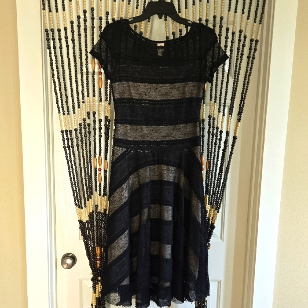 Signature by Sangria Black and Cream Midi Dress